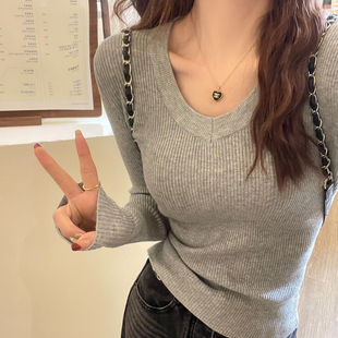 灰色圆领针织衫女内搭2025秋季新款毛衣外穿修身显瘦长袖打底上衣