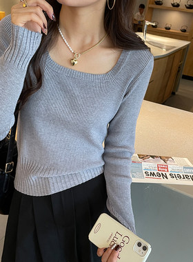 百搭灰色方领针织上衣女