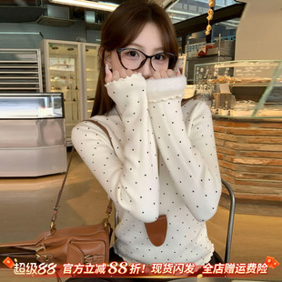 龙妹白色半高领加绒加厚打底衫女内搭毛衣2026春新款波点针织上衣