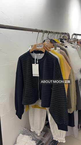 ABOUT MOON正版秋季新款 黑色条纹宽松卫衣外套女