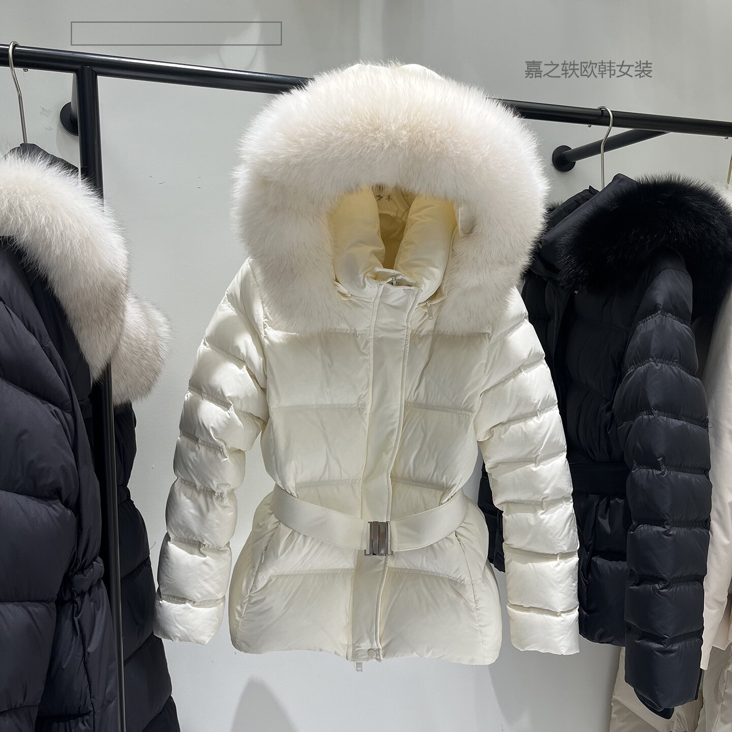 2025年冬季新款韩国东大门狐狸毛大毛领连帽羽绒服女收腰休闲外套