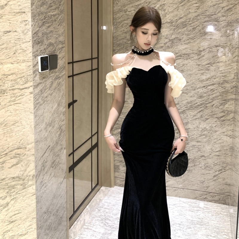 实拍实价 秋冬新款挂脖手工钉钻无袖丝绒修身宴会礼服连衣裙长款