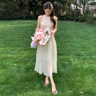 浅色系无袖碎花连衣裙女夏季日常约会海边度假收腰显瘦温柔风裙