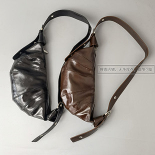 （实拍图手感好）复古朋克牛角包小众饺子包软皮胸包斜挎包月牙包