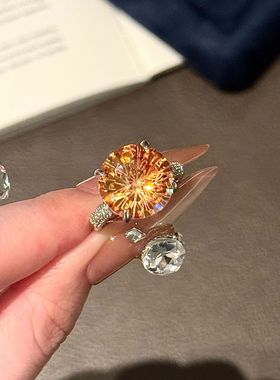 直播爆款仿天然烟花切工祖母绿戒指超闪10克拉香槟色精工开口指环