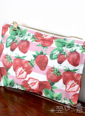 可爱草莓化妆包女生便携印花收纳包金属拉链薄款信封包棉布手拿包