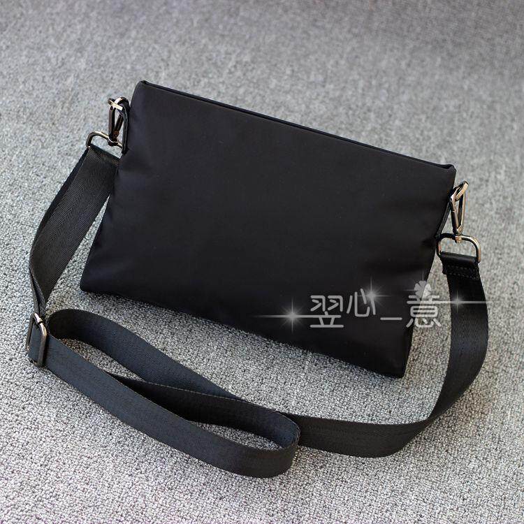多功能单肩斜挎包女简洁大气手拿包金属拉链内置手包尼龙布包男包