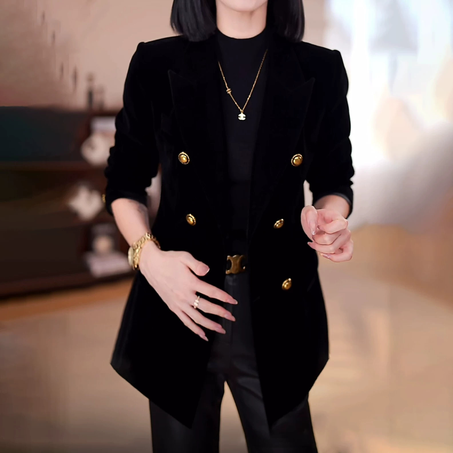 时尚洋气丝绒西装外套女气质收腰