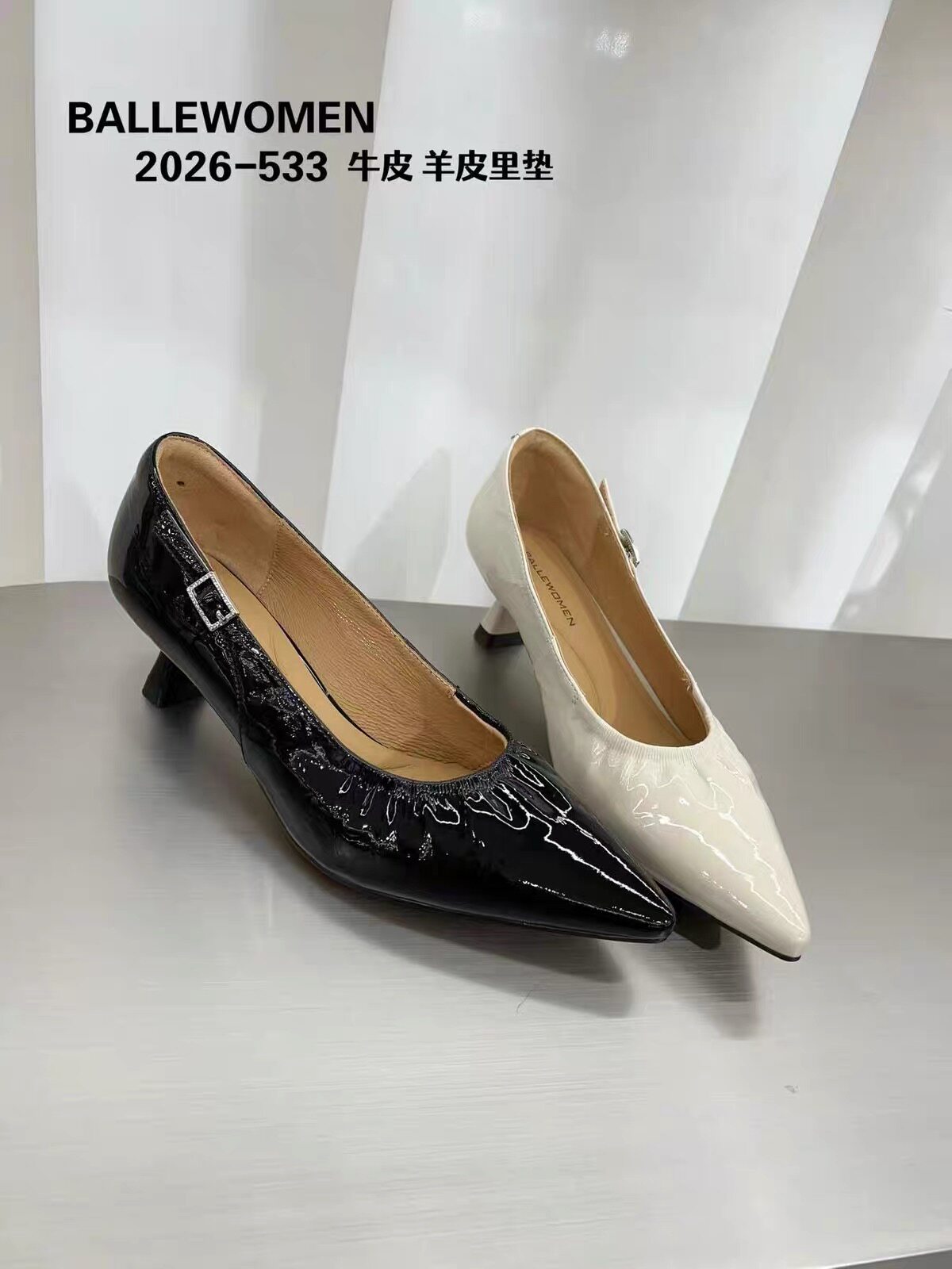 专柜正品白丽女人2026新款牛漆皮褶皱尖头皮带扣细跟百搭工作单鞋