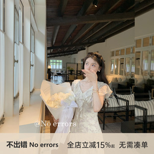 不出错No errors 金银丝碎花温柔斜裁连衣裙
