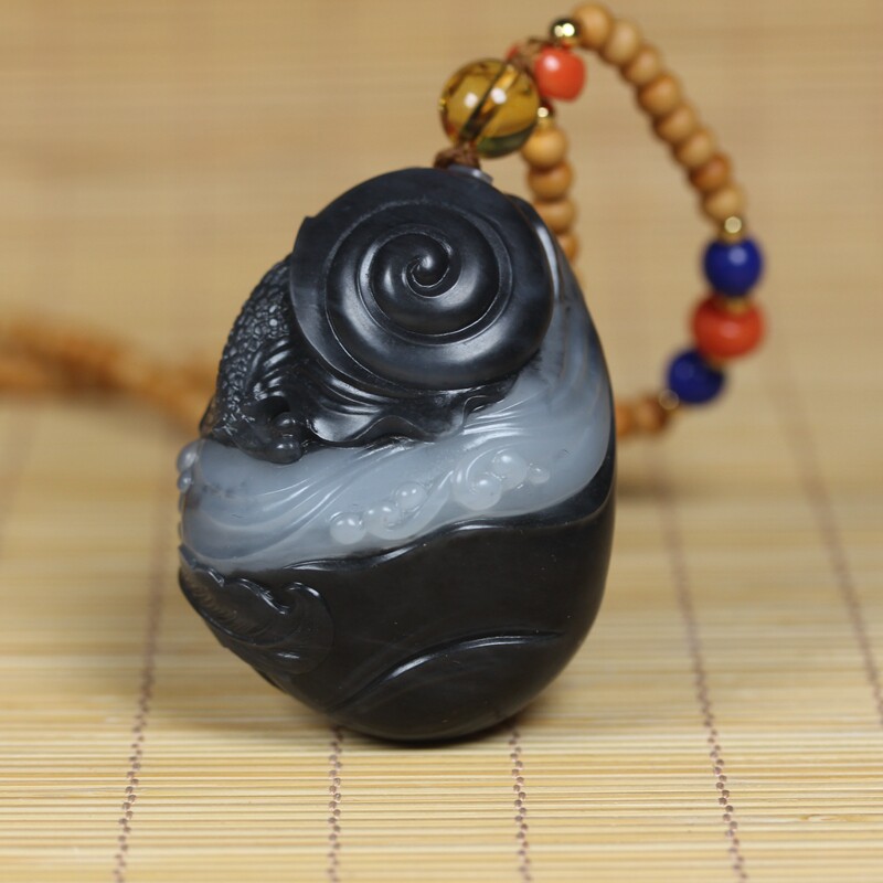 玉小六 和田玉新疆和田玉 黑白分明精巧的籽料青花安居乐业挂件