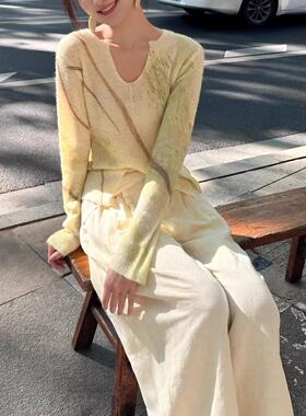 2025春季百搭修身V领显瘦扎染新款流行温柔气质风格针织衫上衣女