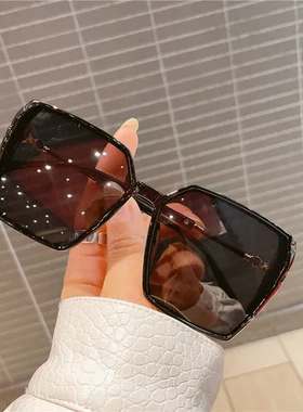 墨镜大框偏光时尚新款个性TR出游轻巧2022年太阳镜眼镜显瘦女街拍