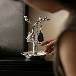 高档不锈钢装饰品盒桌面收纳摆件树形金属首饰盒创意装饰女生房间