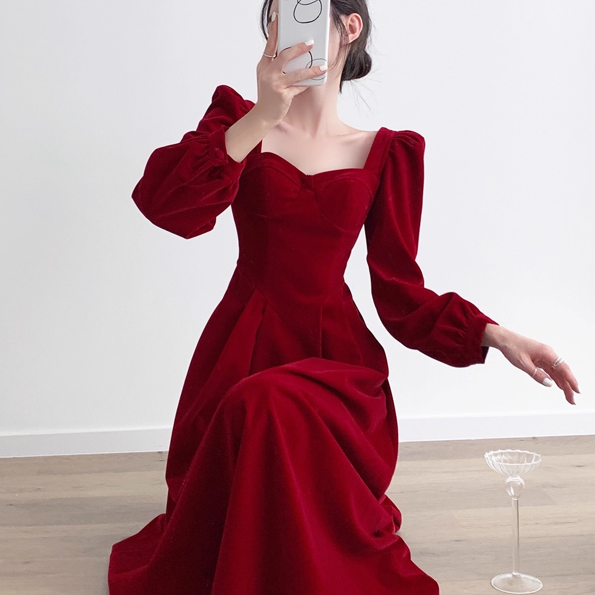 红色金丝绒连衣裙女秋冬新款订婚结婚高贵礼服洋气法式长袖红裙