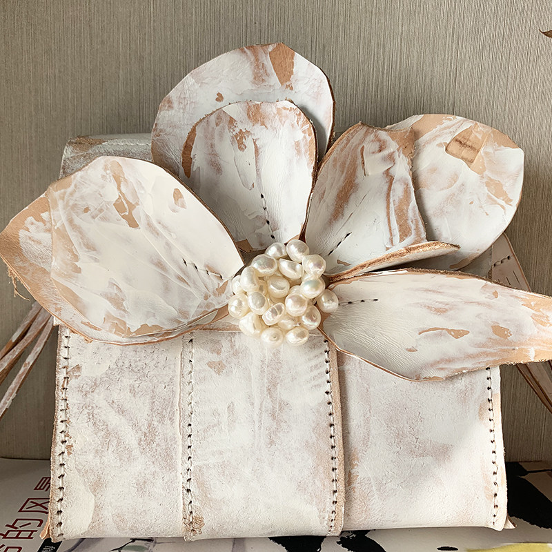 Fu.DuJuan优雅高贵女包 白立体花瓣 珍珠包   手工包 斜挎包 方包