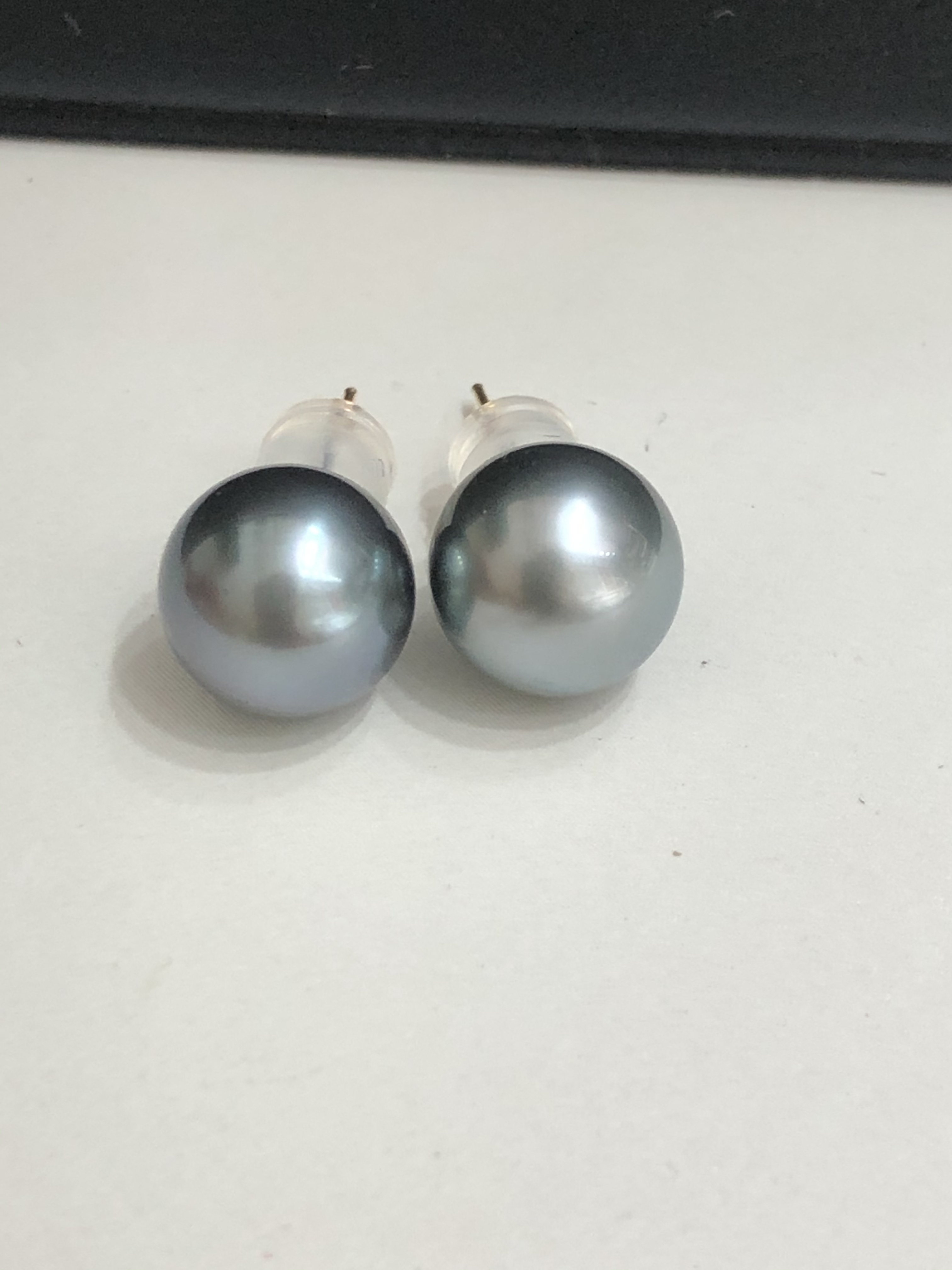 纯天然海水18K金镶嵌大溪地黑珍珠8.8Mm正圆强光简单百搭珍珠耳钉