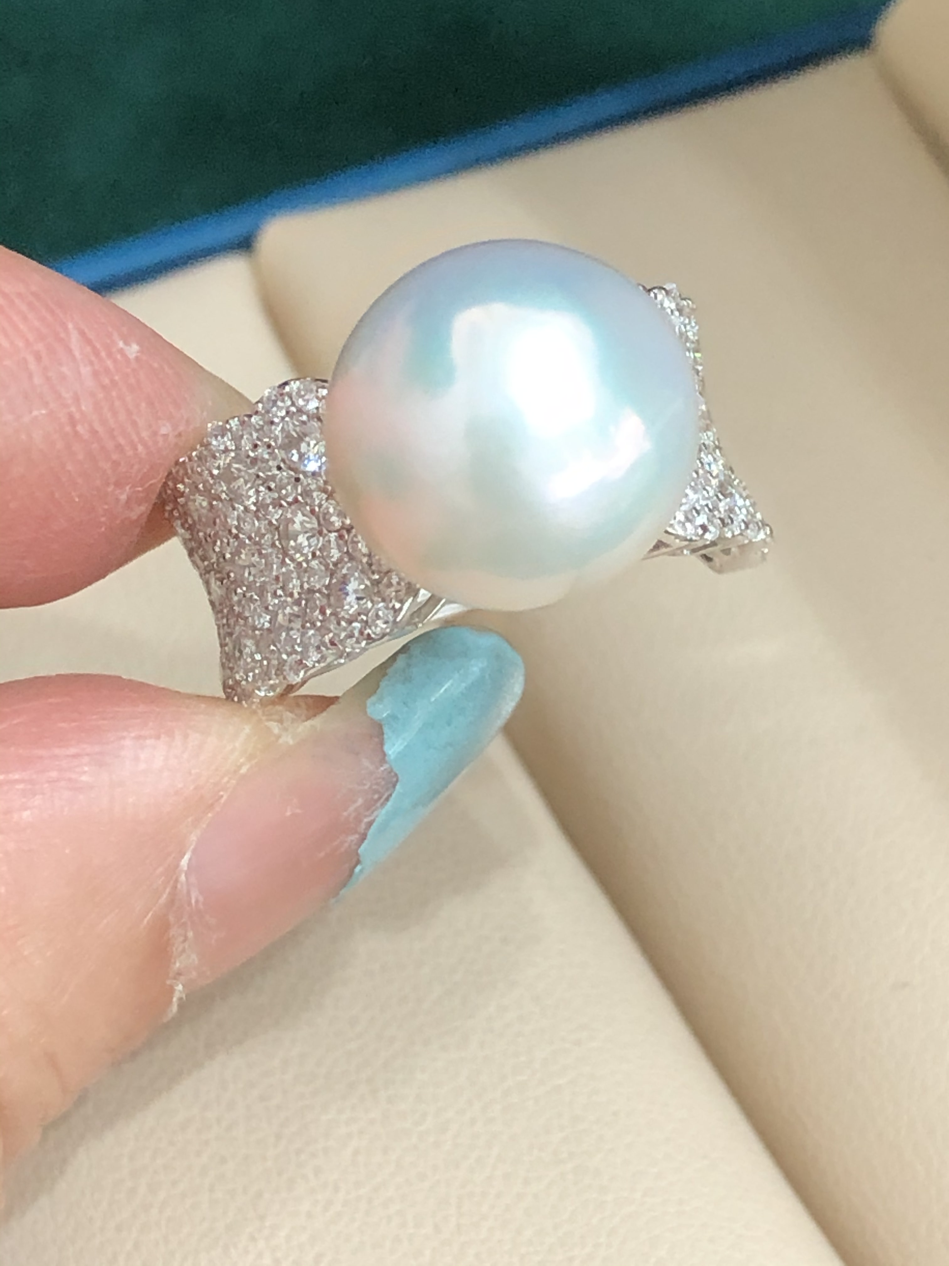 S925纯银媲美K金工艺镶嵌天然淡水冷白极光12-13Mm正圆珍珠戒指女