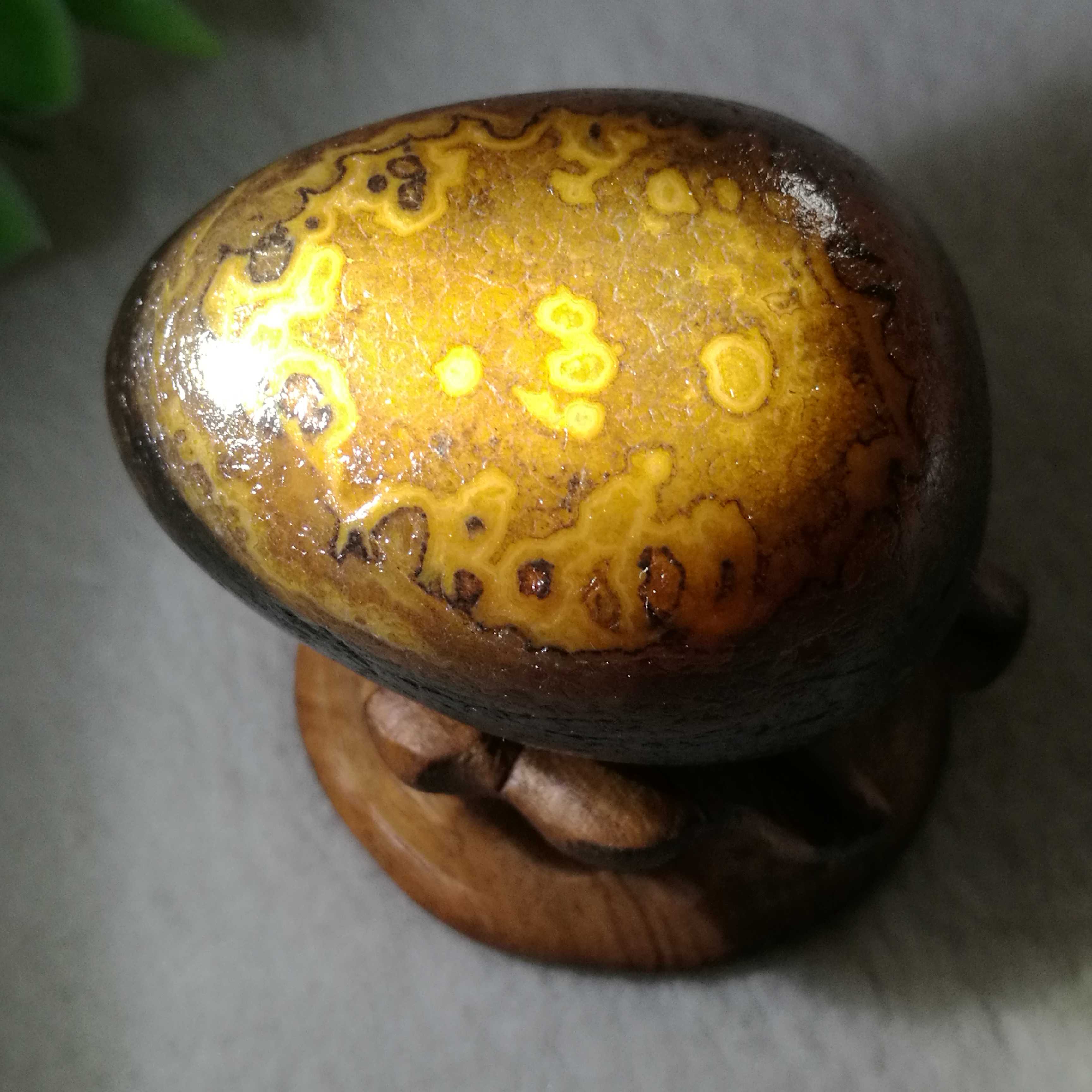 纯天然马岛玛瑙原石摆件，花纹8。造型别致，小巧把玩件