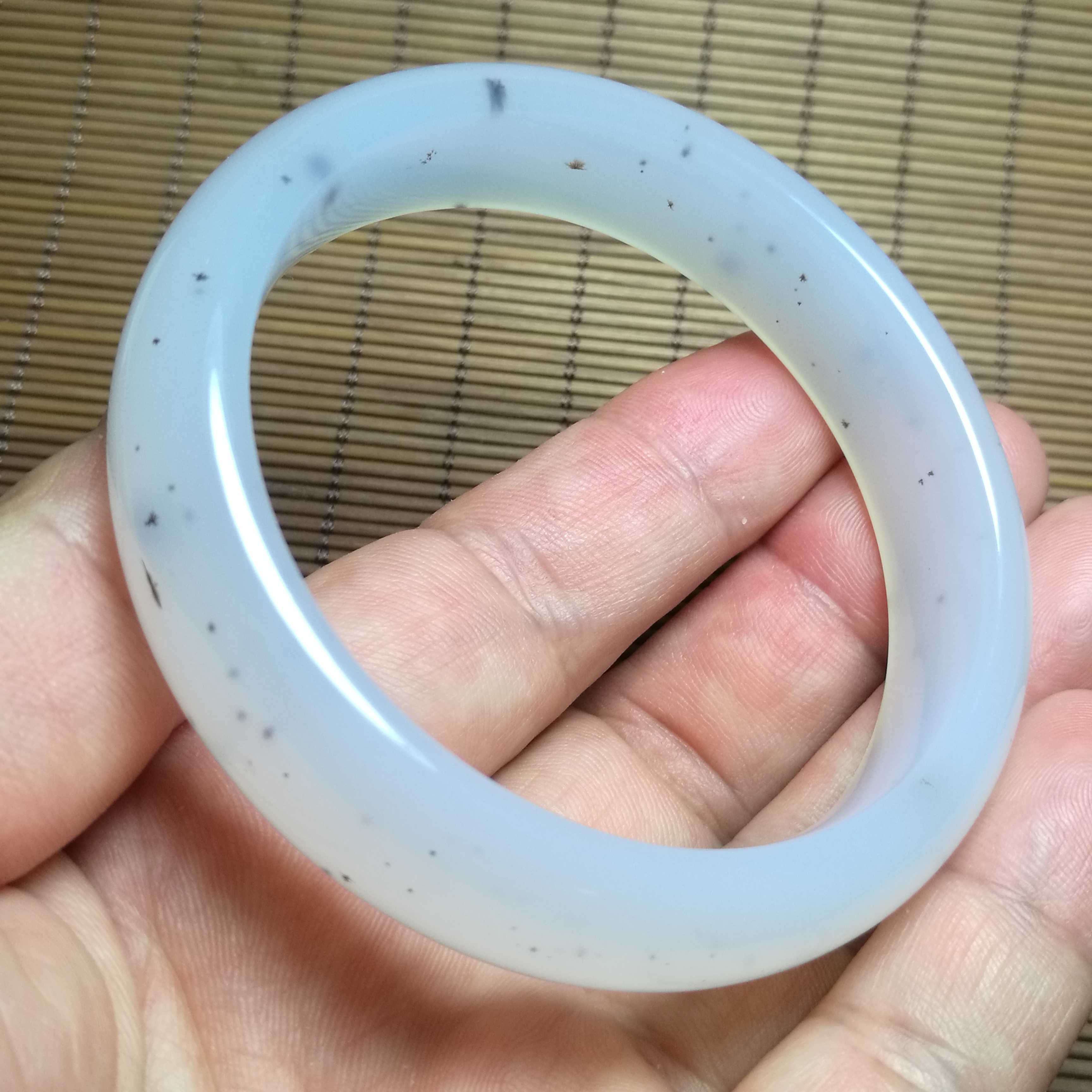 纯天然水草玛瑙手镯，水草星星点点地散落
 内径约60mm 超低价