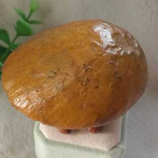 纯天然马岛玛瑙原石摆件，茅檐，滴水檐。造型别致，小巧把玩件