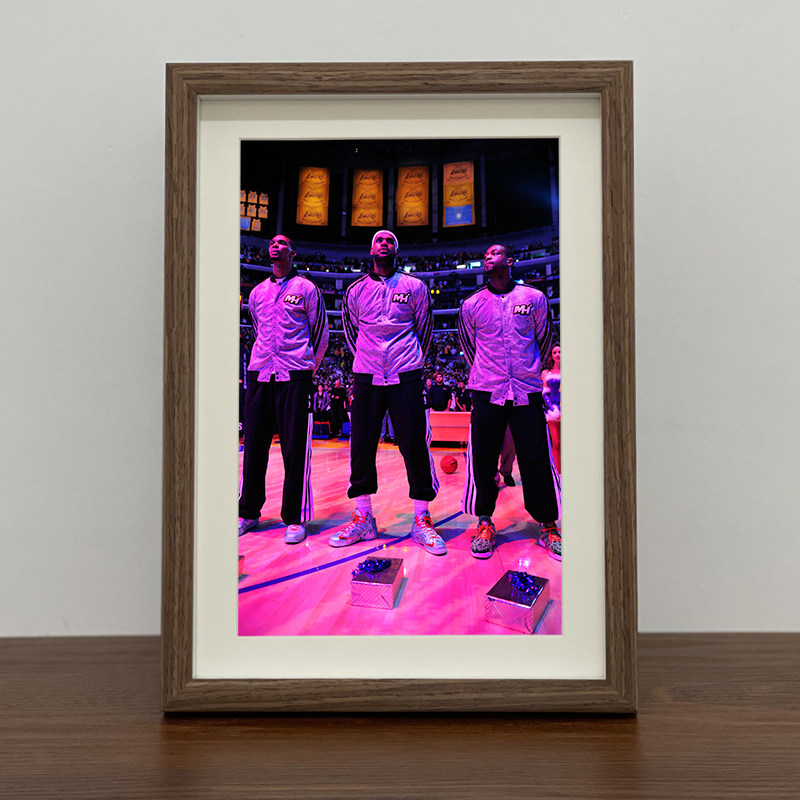 NBA热火三巨头詹姆斯韦德波什相框摆台挂画海报装饰画球迷纪念品