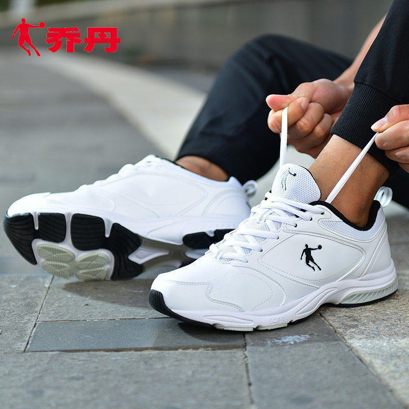 乔丹男鞋跑步鞋2026冬季正品学生皮面白色运动鞋慢跑鞋休闲旅游鞋