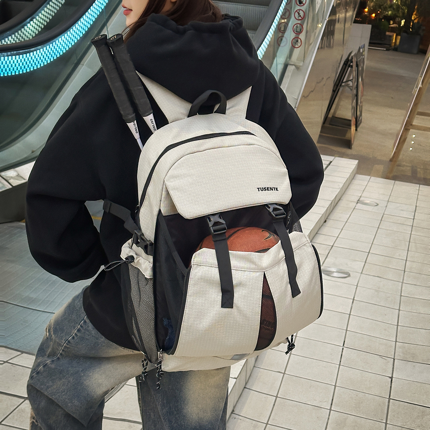 大容量学生运动健身羽毛球双肩包