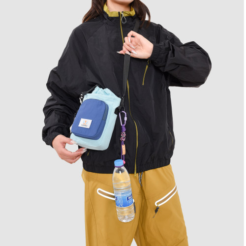 户外运动休闲百搭轻量斜挎水壶包