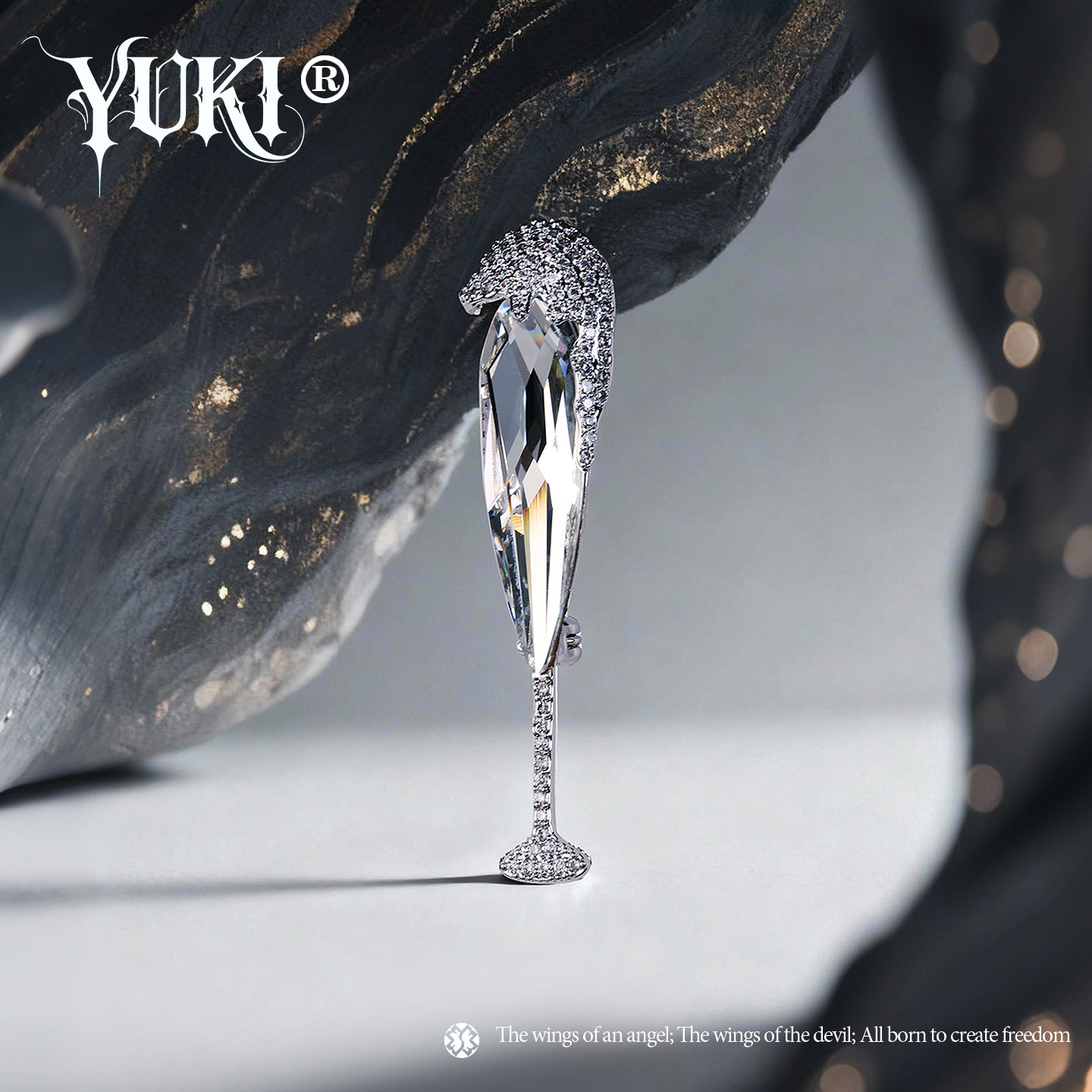 YUKI小众设计感高级感水晶胸针图片
