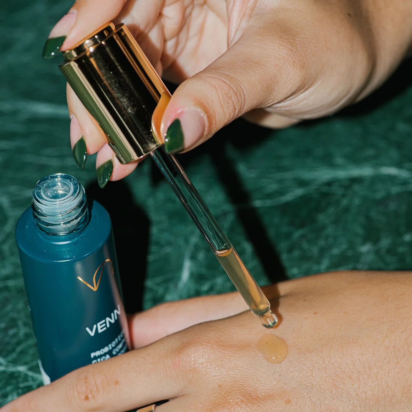 预 医美敏感选修复舒缓保湿venn益生菌积雪草复合精华30ml精简