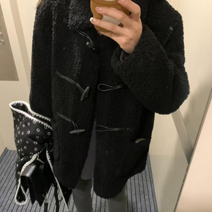 皮毛一体皮草上衣 牛角扣中长款 黑色羊羔毛毛外套女2025秋冬季 新款