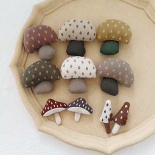 跨境热销新款 饰别针小饰品胸针配饰女 森系布艺可爱蘑菇小众百搭装