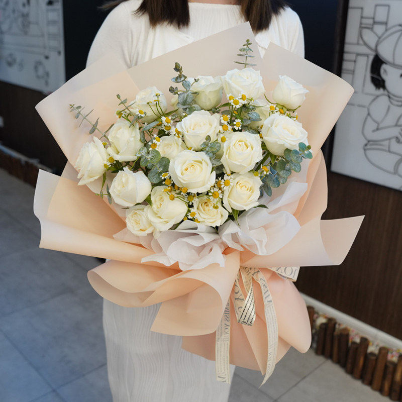 上海白玫瑰花束送女友鲜花速递同城北京深圳广州生日表白配送店