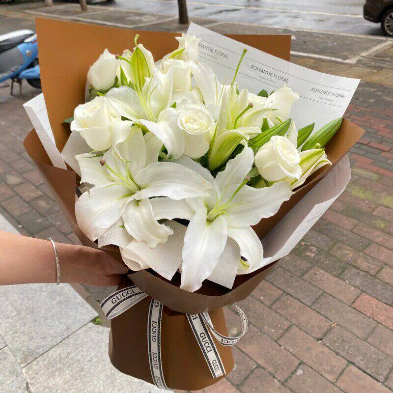 高级香水百合康乃馨花束鲜花速递同城配送北京杭州上海生日配送