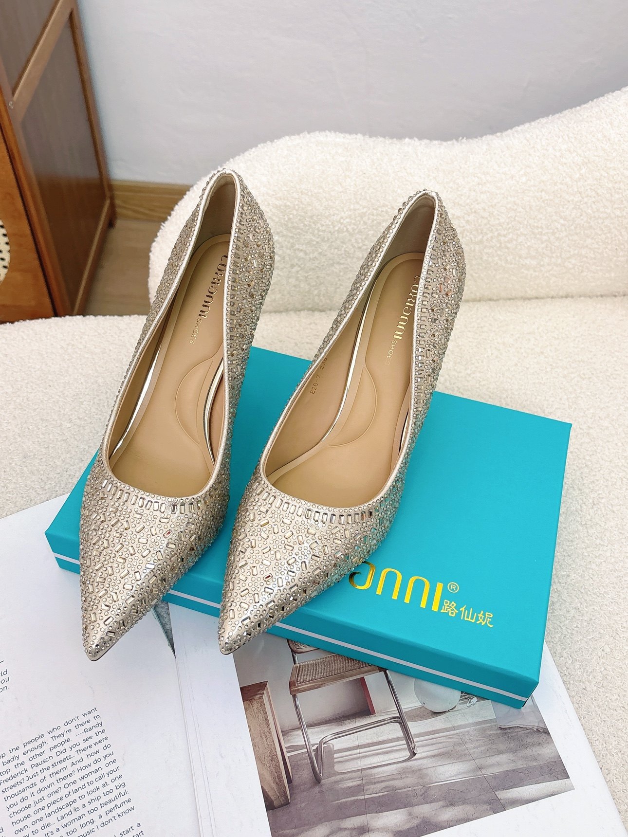 2026新款法式尖头浅口通勤细跟中跟职业时尚女单鞋水钻高跟鞋女鞋,女鞋,浅口单鞋,淘宝优惠券,粉丝福利购,淘宝优惠卷