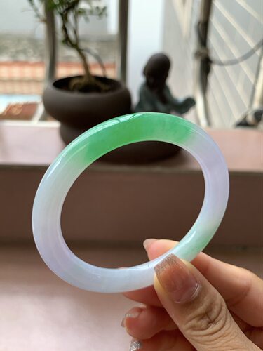 【小陈翡翠】缅甸天然翡翠A货阳绿紫罗兰春彩52圆条翡翠手镯