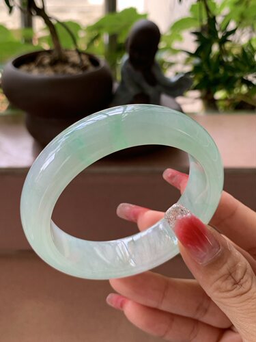 【小陈翡翠】缅甸天然翡翠A货冰浅绿56-57宽版正圈翡翠手镯