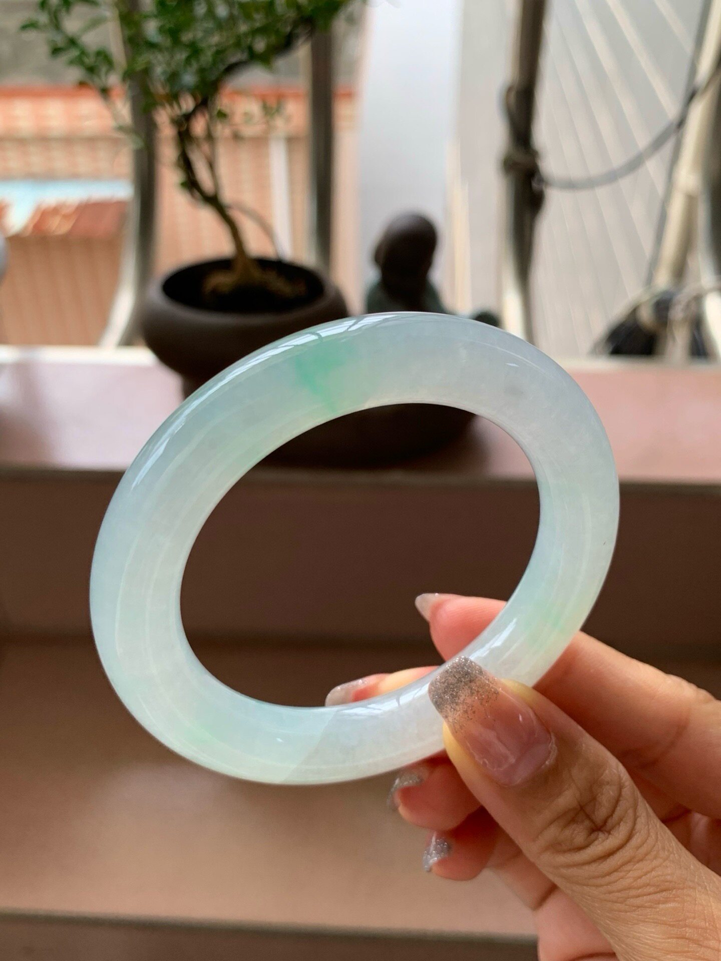【小陈翡翠】缅甸天然翡翠A货冰润飘绿花53圆条翡翠手镯