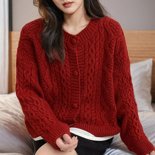 红色低圆领羊毛衫毛衣外套女短款针织开衫粗线秋冬宽松慵懒风麻花