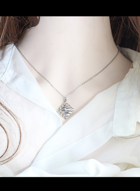 银色方块立体镂空项链女轻奢小众高级感个性吊坠女新款情人节礼物