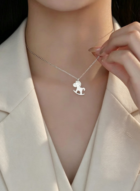 钛钢摇摇马项链女 马上有钱寓意小众设计 不掉色防过敏百搭锁骨链