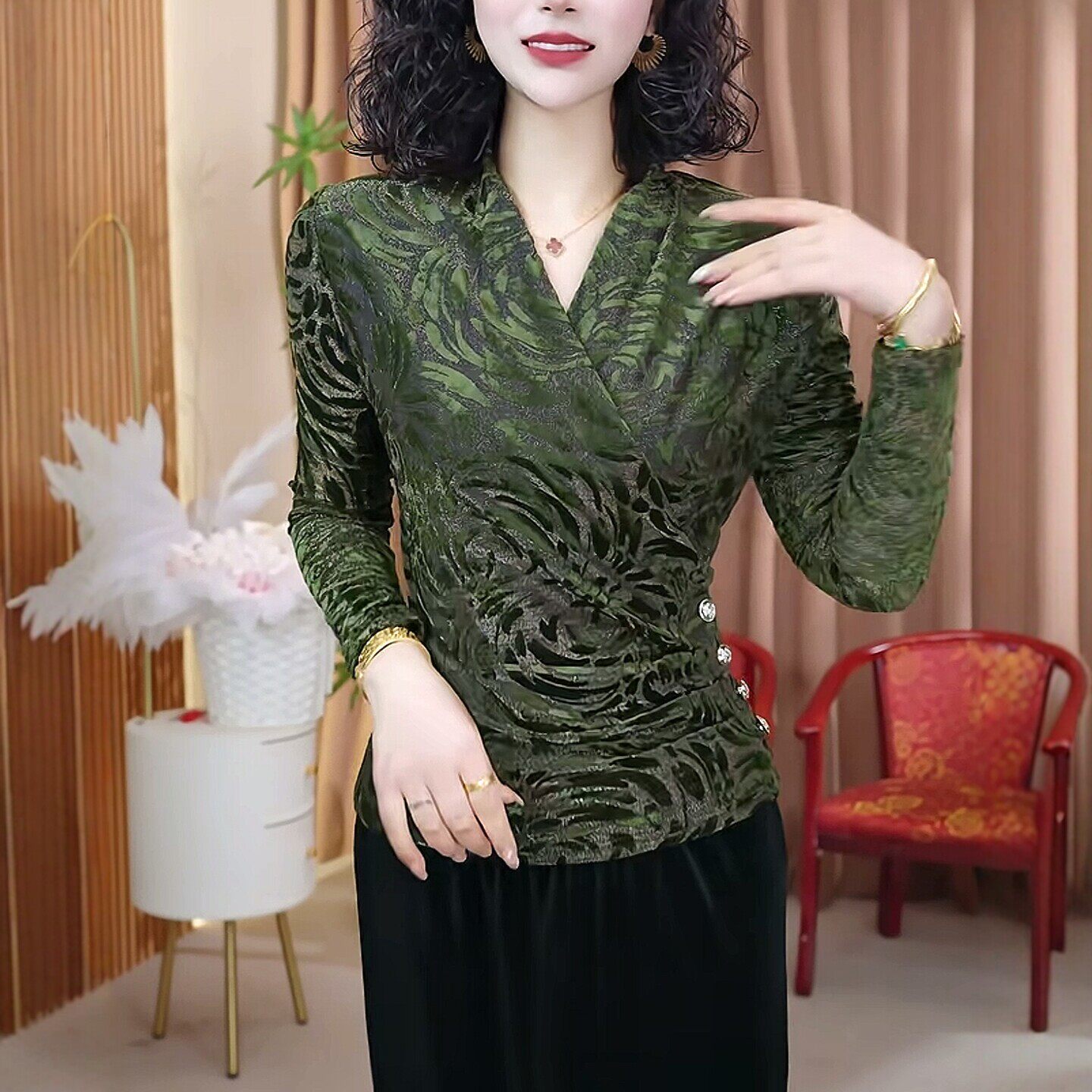 妈妈装秋V领丝绒提花长袖打底衫