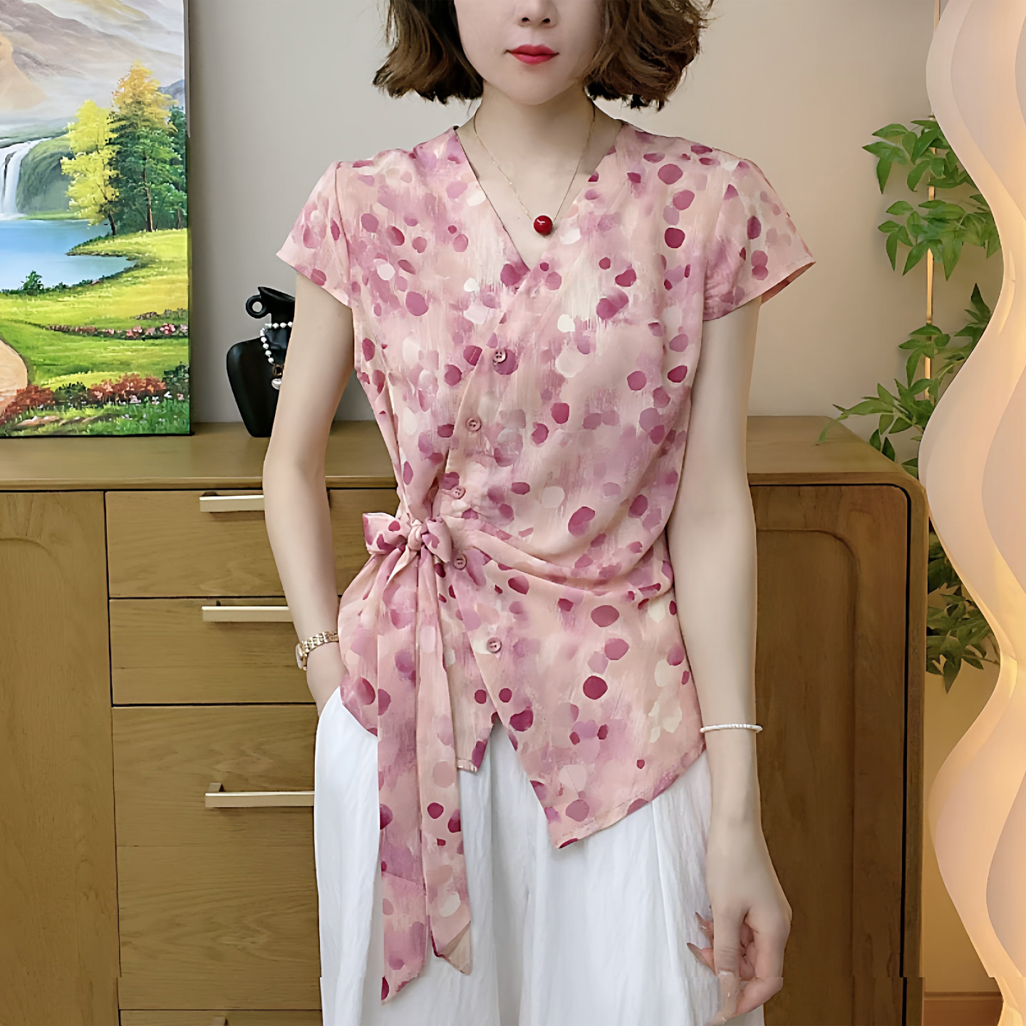 时尚女夏季V领波点印花短袖小衫