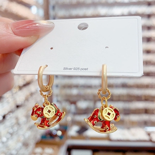 可爱卡通小马耳环女本命年红色滴釉生肖马耳饰轻奢高级精致耳扣