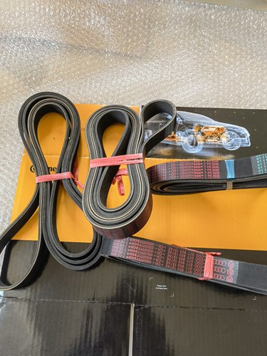 适配奥迪A8辉腾途锐4.2发电机皮带077903137AE发电带7PK2535原厂