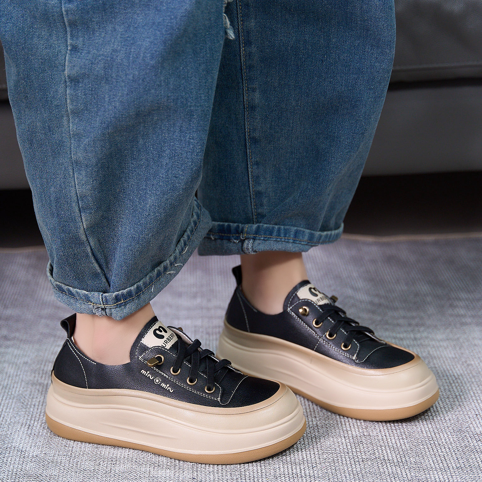 伊宁子超轻厚底板鞋女春秋2025