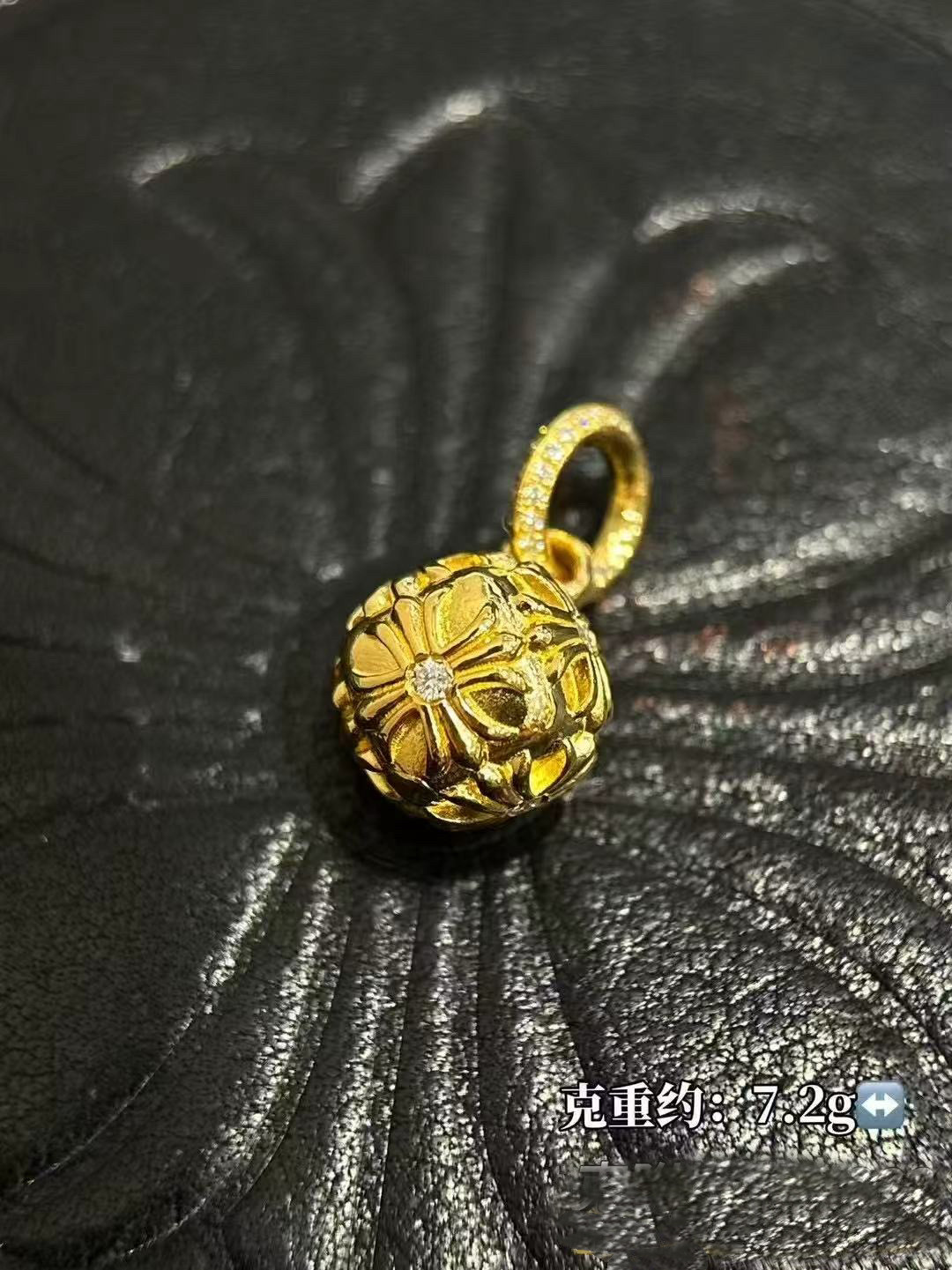 深圳水贝999足金镶嵌克罗心花球吊坠黄金项链转运球时尚轻奢个性