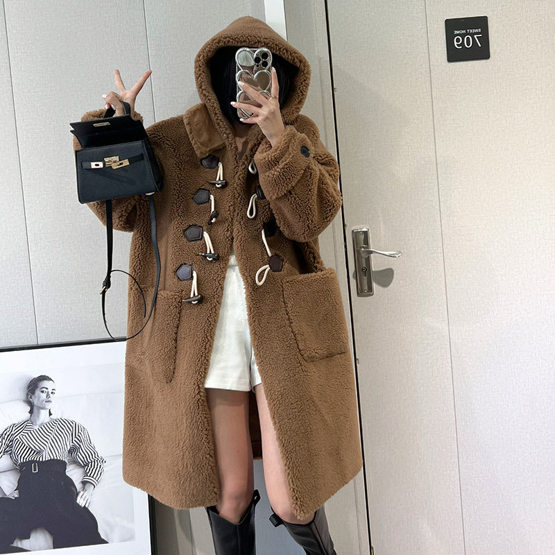 25海宁新款布朗熊牛角扣羊羔毛皮毛一体中长款加厚连帽款皮草外套,女装/女士精品,皮草,淘宝优惠券,粉丝福利购,淘宝优惠卷