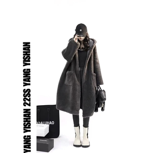 2025抖音杨依姗AW双口袋羊羔毛皮毛一体颗粒绒休闲女连帽皮草外套